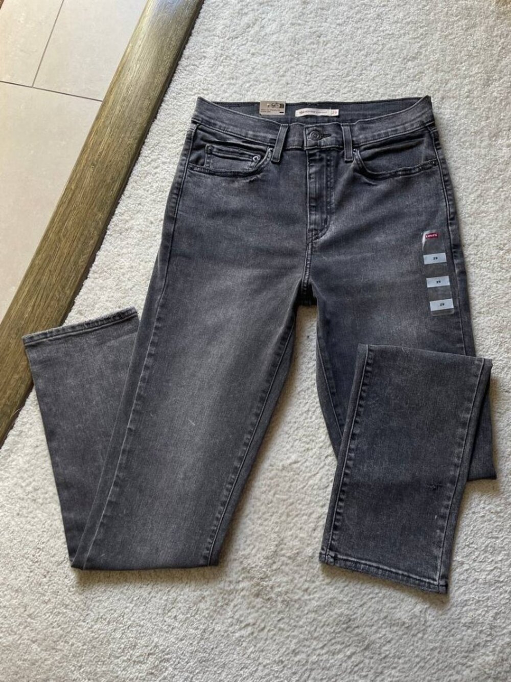 NWT Levi’s 724 High Rise Slim Straight Gray Wash Women’s Jeans Size 29/32